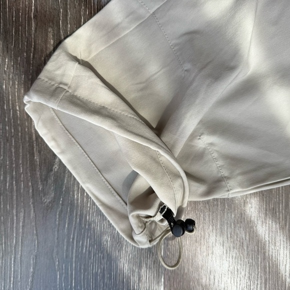 NWT! Mocoly UPF 50 Crop Hiking Cargo Adjustable Pants Tan Beige Shorts S unisex - Picture 6 of 7